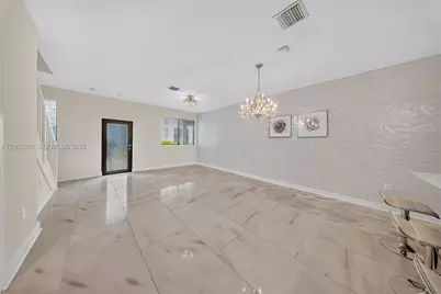 4745 NW 83rd Pkwy, Doral, FL 33166 - Photo 15