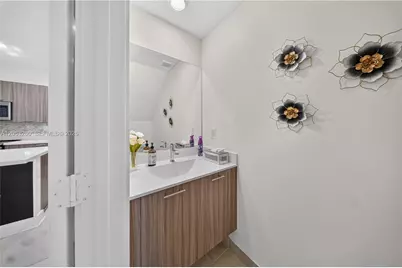 4745 NW 83rd Pkwy, Doral, FL 33166 - Photo 17