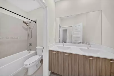 4745 NW 83rd Pkwy, Doral, FL 33166 - Photo 23