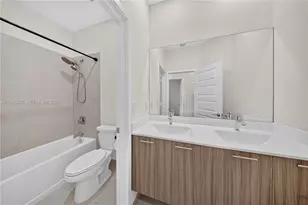 4745 NW 83rd Pkwy, Doral, FL 33166 - Photo 23