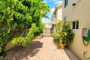 8356 NW 10th St, Miami, FL 33126 - Photo 13
