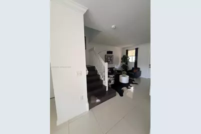 1017 NE 208th St, Miami, FL 33179 - Photo 9