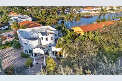 8135 NW 164th Ter #8135, Miami Lakes, FL 33016 - Photo 5