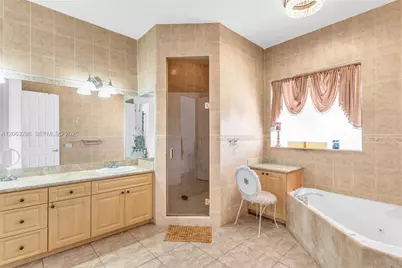 8135 NW 164th Ter #8135, Miami Lakes, FL 33016 - Photo 25