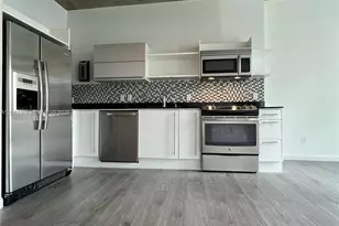 690 SW 1st Ct, Miami, FL 33130 - Photo 3
