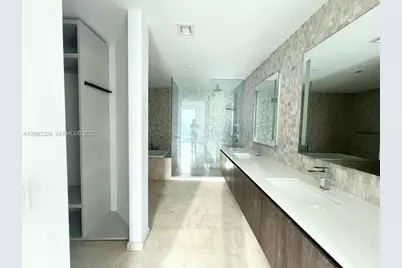 68 SE 6th St #3810, Miami, FL 33131 - Photo 17