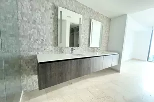 68 SE 6th St, Miami, FL 33131 - Photo 19