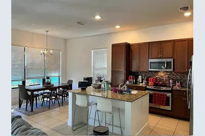3214 W 97th St #3214, Hialeah, FL 33018 - Photo 5