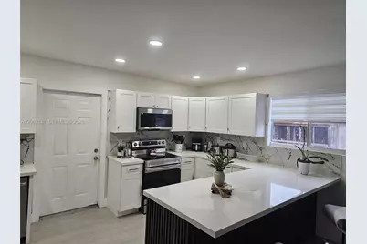 75 SW 18th Ave, Homestead, FL 33030 - Photo 7