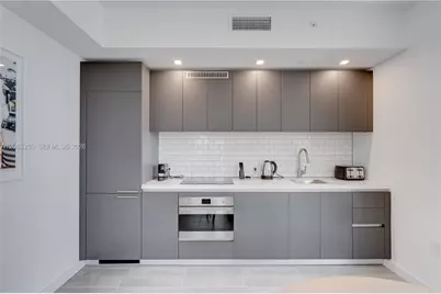 227 NE 2nd St #2500, Miami, FL 33132 - Photo 3