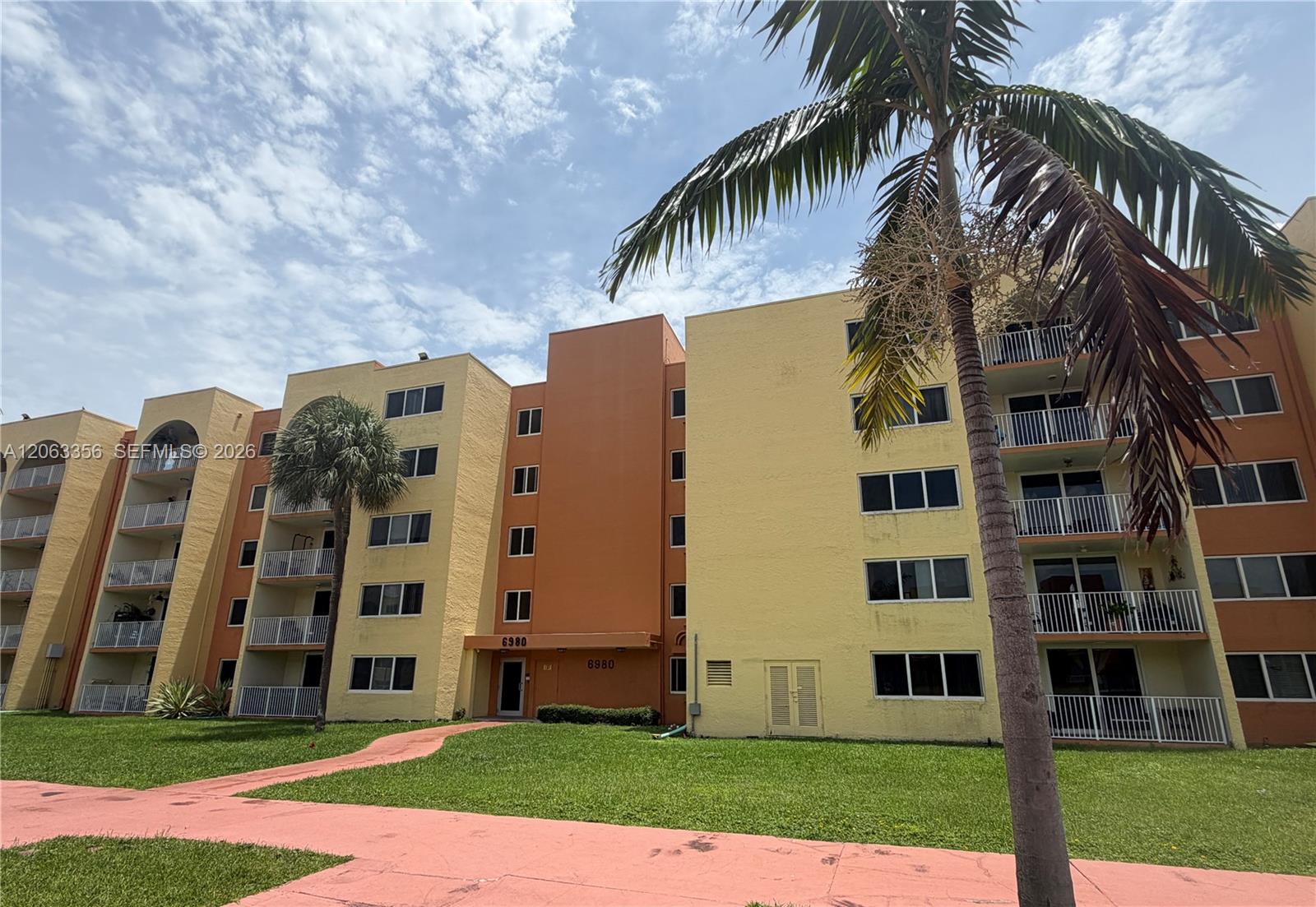 6980 NW 186th St #3-423A main architectural view