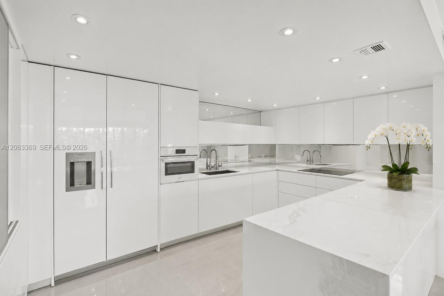155 Ocean Ln Dr #208 - 155 Ocean Ln Dr #208, Key Biscayne, FL 33149 Luxury Property | Jose Angel Pina
