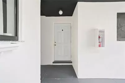 635 SW 7th Ct #APT 4, Miami, FL 33130 - Photo 15