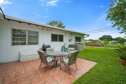 1645 NE 169th St, North Miami Beach, FL 33162 - Photo 29