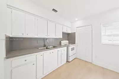 1172 NW 64th St #1172, Miami, FL 33150 - Photo 19