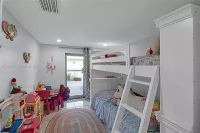 11021 SW 4th St, Sweetwater, FL 33174 - Photo 15