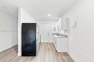 925 NW 69th St, Miami, FL 33150 - Photo 15