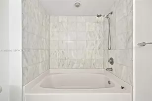 601 NE 36th St, Miami, FL 33137 - Photo 25