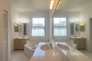 924 Falling Water Rd, Weston, FL 33326 - Photo 11