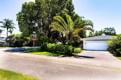 1529 Bayview Dr, Fort Lauderdale, FL 33304 - Photo 7
