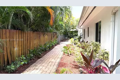 1529 Bayview Dr, Fort Lauderdale, FL 33304 - Photo 13
