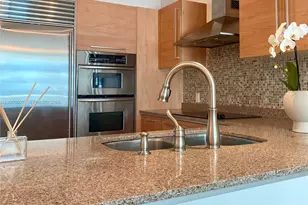 218 SE 14th St, Miami, FL 33131 - Photo 15
