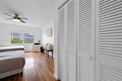 400 Diplomat Pkwy #704, Hallandale Beach, FL 33009 - Photo 23
