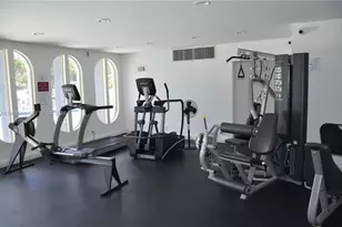400 Diplomat Pkwy, Hallandale Beach, FL 33009 - Photo 27