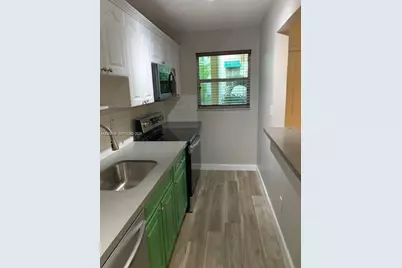 5839 SW 74th Ter #201, South Miami, FL 33143 - Photo 9