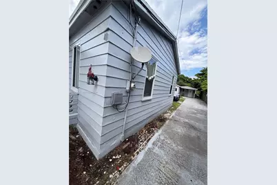 10417 NW 6th Ave #Front, Miami, FL 33150 - Photo 3