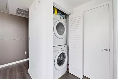 151 SE 1st St #1910, Miami, FL 33131 - Photo 13