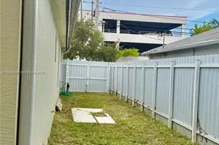 1018 Foster Rd, Hallandale Beach, FL 33009 - Photo 25