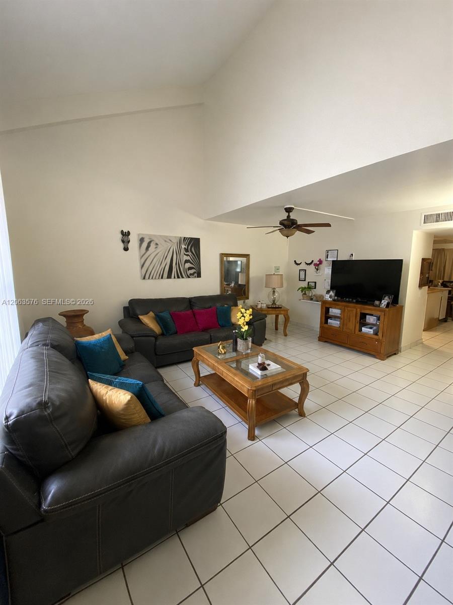 633 N University Dr #14 - 633 N University Dr #14, Plantation, FL 33324 Luxury Property | Jose Angel Pina