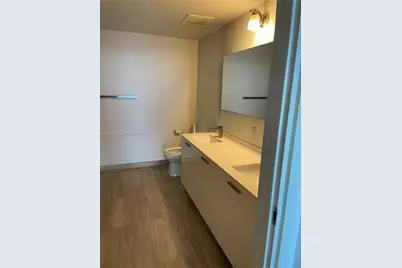 1300 Brickell Bay Dr #3204, Miami, FL 33131 - Photo 9