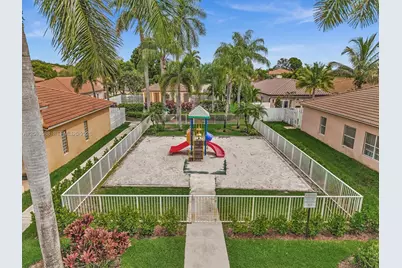 1385 NW 192nd Ter, Pembroke Pines, FL 33029 - Photo 55