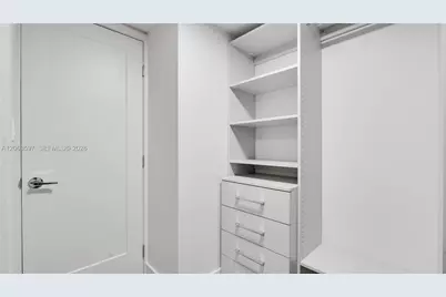 555 NE 34th St #1409, Miami, FL 33137 - Photo 31