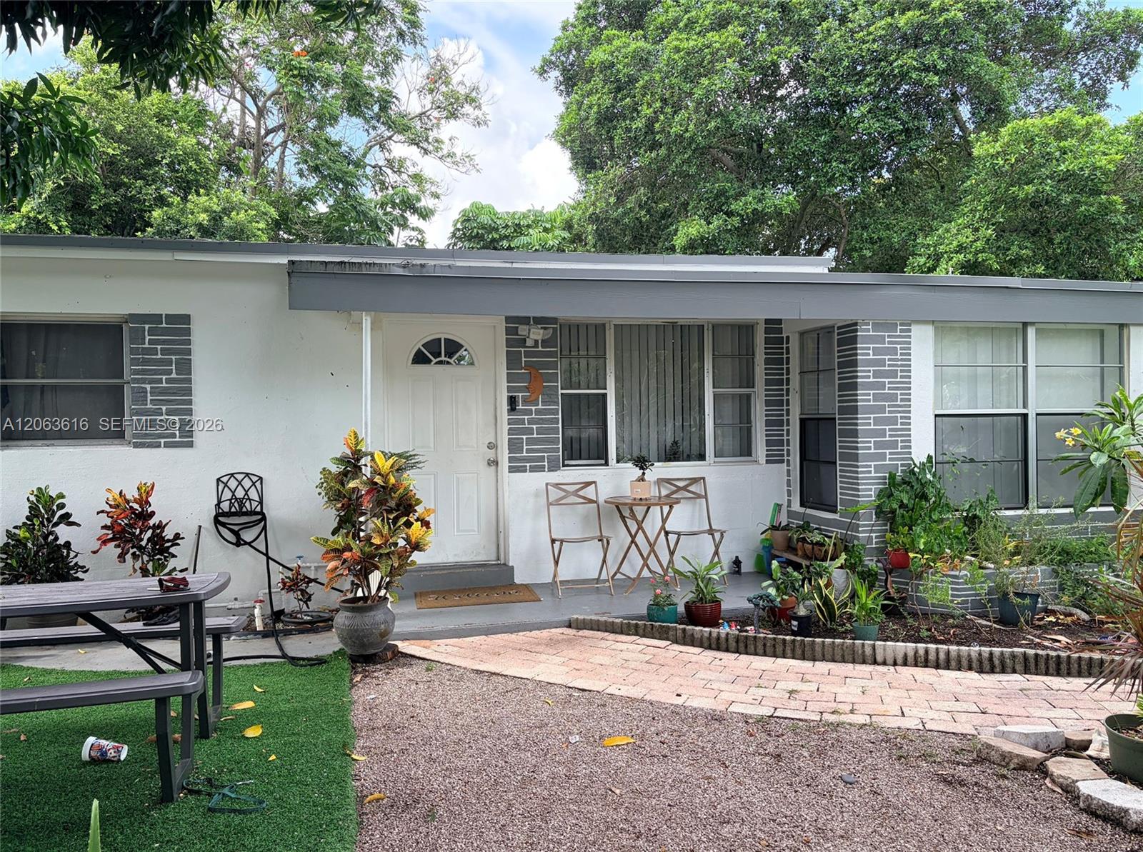 1448 NE 27th St main architectural view