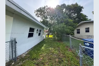 18331 NW 2nd Ct, Miami Gardens, FL 33169 - Photo 23