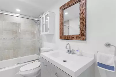 5700 Collins Ave #4C, Miami Beach, FL 33140 - Photo 17