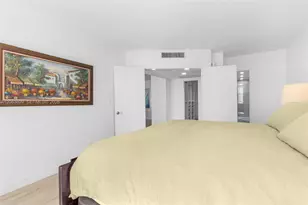 5700 Collins Ave, Miami Beach, FL 33140 - Photo 15