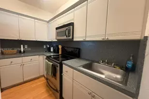 820 Euclid Ave, Miami Beach, FL 33139 - Photo 5