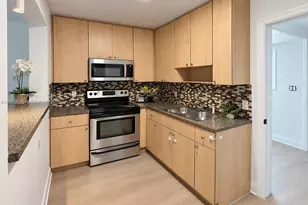 135 NW 68th St, Miami, FL 33150 - Photo 13