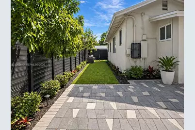 135 NW 68th St, Miami, FL 33150 - Photo 13