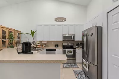 3220 NE 11th Dr, Homestead, FL 33033 - Photo 5