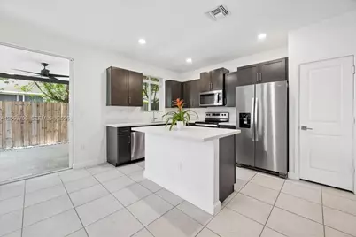 2478 SE 10th Ct, Homestead, FL 33035 - Photo 3