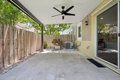 2478 SE 10th Ct, Homestead, FL 33035 - Photo 5