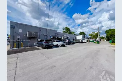 190 NW 36th St, Miami, FL 33127 - Photo 17