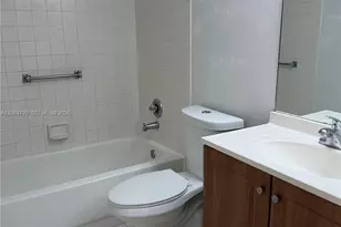 13250 SW 4th Ct, Pembroke Pines, FL 33027 - Photo 7