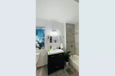 876 SW 2nd St, Miami, FL 33130 - Photo 9