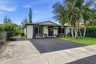 266 SW 7th Ct, Deerfield Beach, FL 33441 - Photo 3